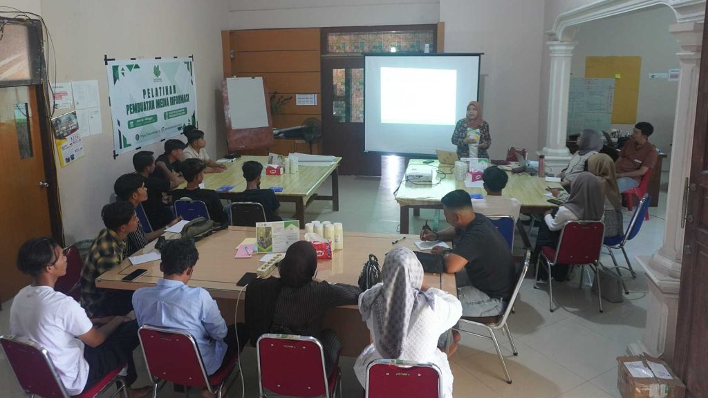 SATUNAMA Selenggarakan Pelatihan Pembuatan Media Informasi untuk LPHD di Jambi