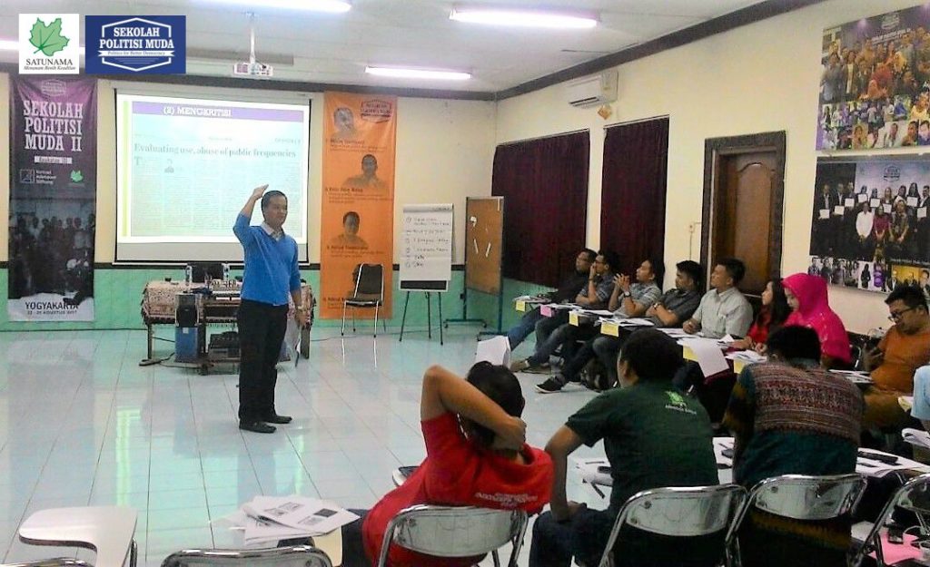 Menulis Penting Bagi Politisi